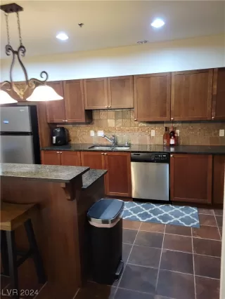 Photo #5: 2561898 Listing 