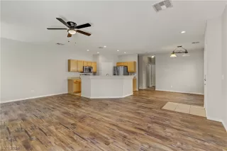 Photo #4: 2561902 Listing