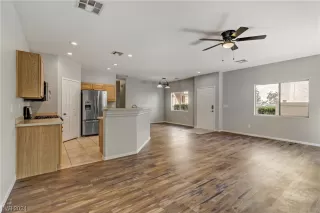 Photo #5: 2561902 Listing