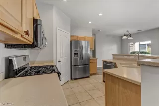 Photo #6: 2561902 Listing