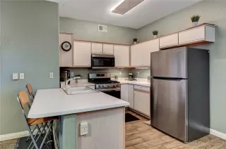 Photo #5: 2561905 Listing