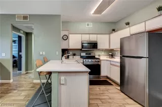 Photo #6: 2561905 Listing