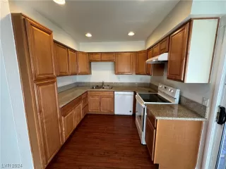 Photo #4: 2561927 Listing