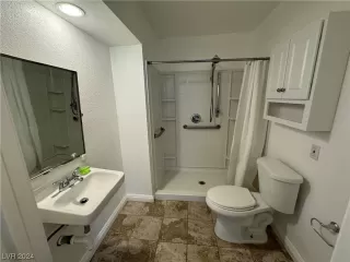 Photo #6: 2561927 Listing