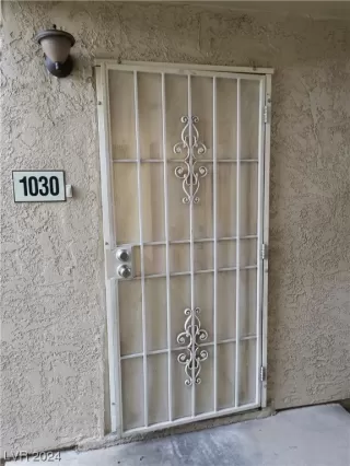 Photo #5: 2561935 Listing