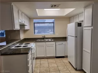 Photo #6: 2561935 Listing