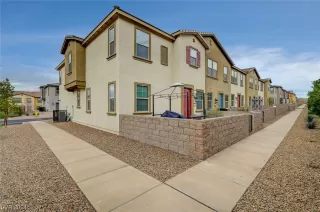 Photo #1: 2561957 Listing 