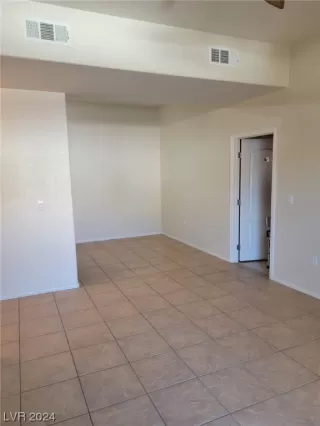 Photo #6: 2561966 Listing