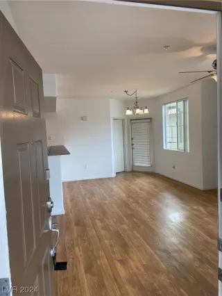 Photo #2: 2561970 Listing 