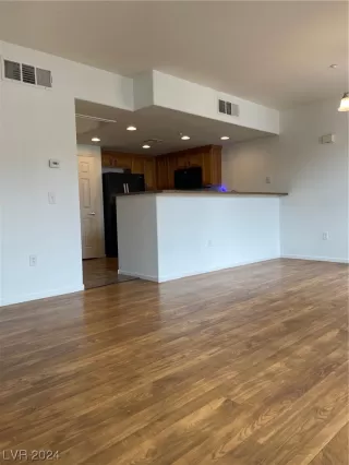 Photo #4: 2561970 Listing 