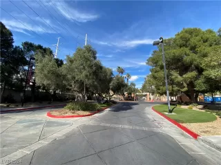 Photo #2: 2561978 Listing