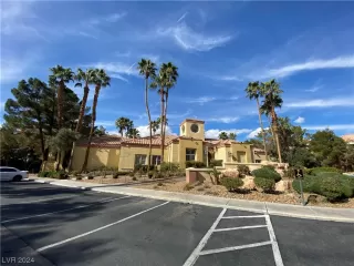 Photo #4: 2561978 Listing