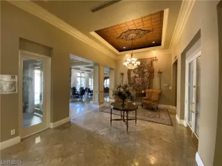 Photo #5: 2561978 Listing