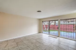 Photo #2: 2561982 Listing