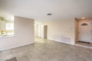 Photo #4: 2561982 Listing