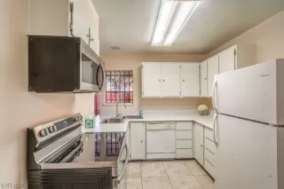 Photo #5: 2561982 Listing