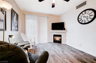 Photo #2: 2561988 Listing