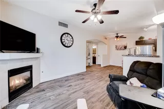 Photo #3: 2561988 Listing