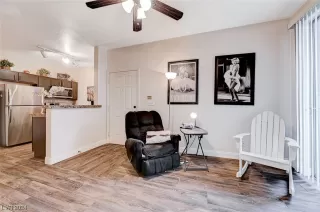 Photo #4: 2561988 Listing