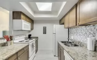 Photo #2: 2562003 Listing