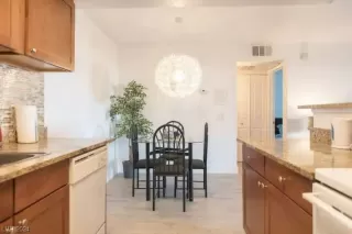 Photo #4: 2562003 Listing