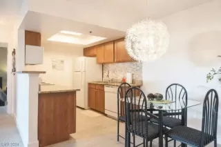 Photo #5: 2562003 Listing