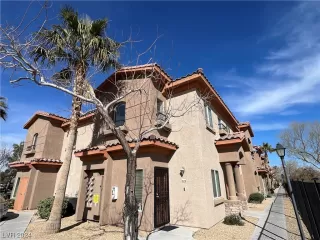 Photo #2: 2562009 Listing 