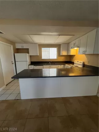 Photo #2: 2562017 Listing 