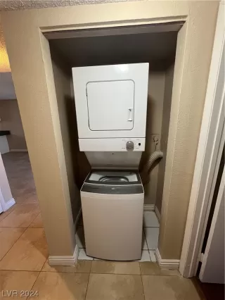 Photo #4: 2562017 Listing 