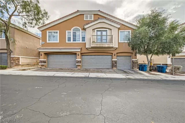 MLS: 2562022 Condo For Sale