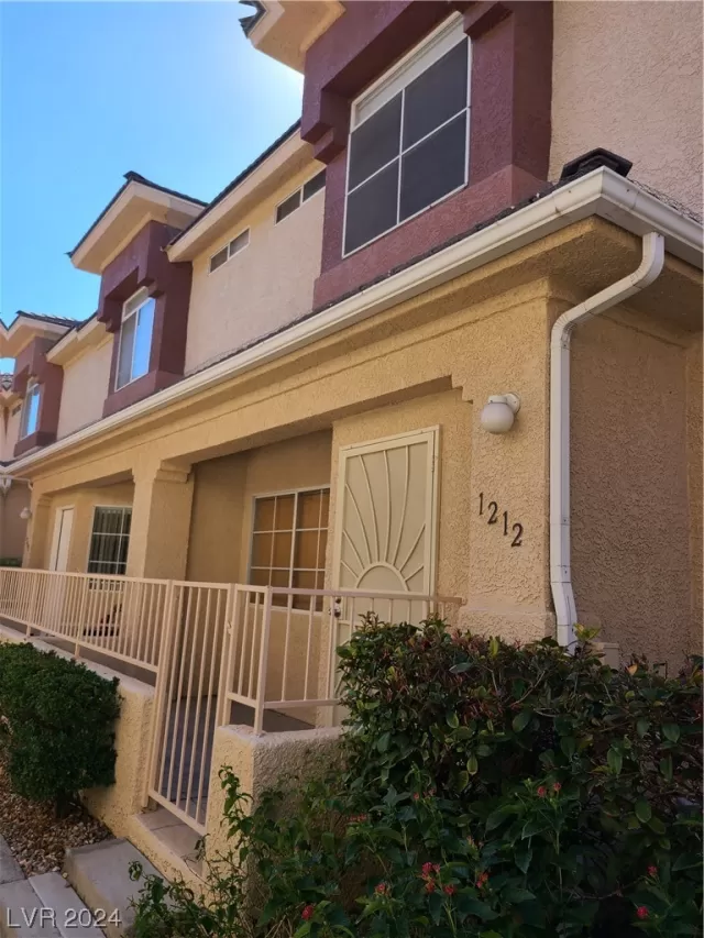 MLS: 2562059 Condo For Sale