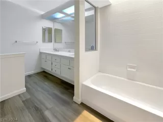 Photo #3: 2562134 Listing