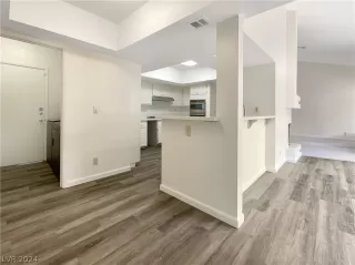 Photo #5: 2562134 Listing