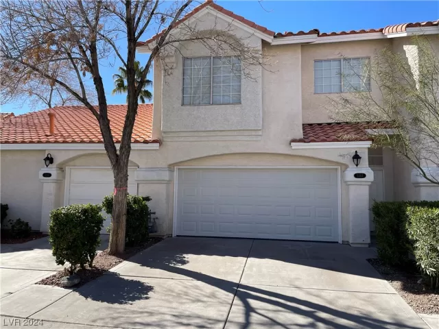 MLS: 2562136 Condo For Sale