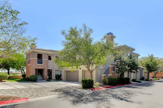 MLS: 2562143 Condo For Sale