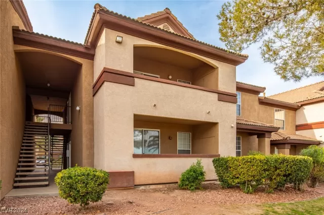 MLS: 2562155 Condo For Sale