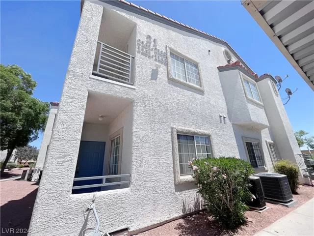 MLS: 2562156 Condo For Sale