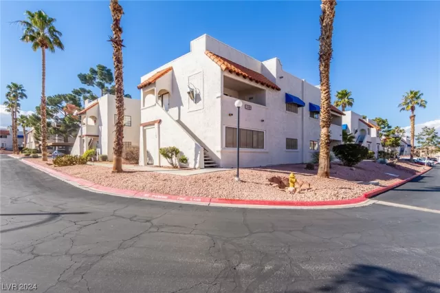 MLS: 2562223 Condo For Sale