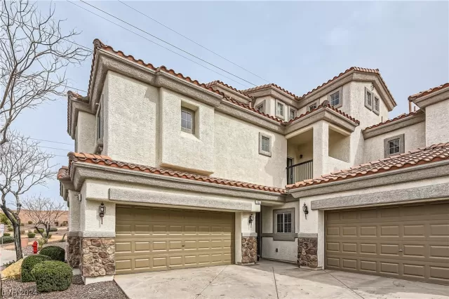 MLS: 2562244 Condo For Sale