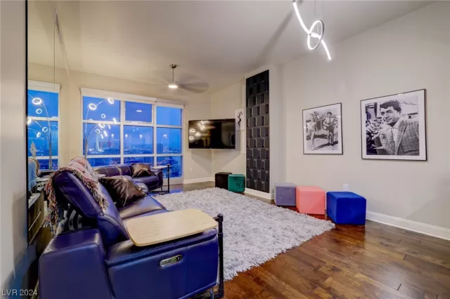 MLS: 2562253 Condo For Sale