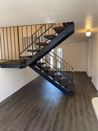 Photo #2: 2562262 Listing 