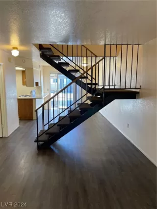 Photo #5: 2562262 Listing 