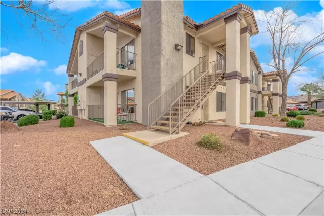 MLS: 2562270 Condo For Sale