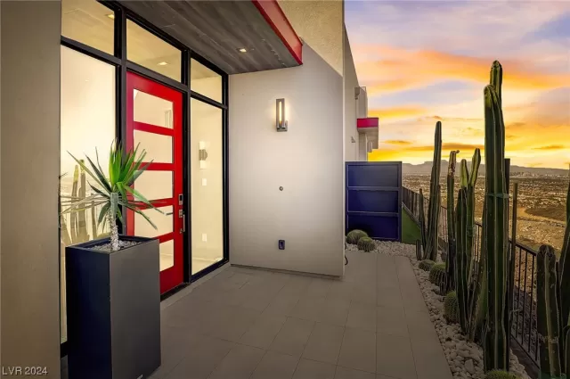 MLS: 2562282 Condo For Sale