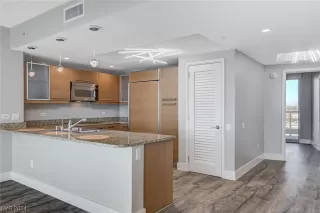 Photo #5: 2562356 Listing