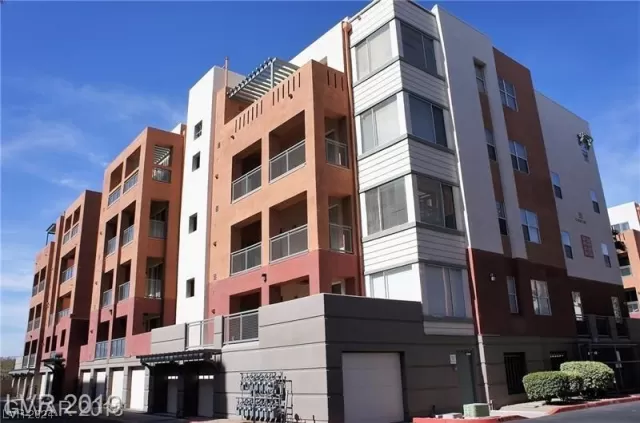 MLS: 2562367 Condo For Sale