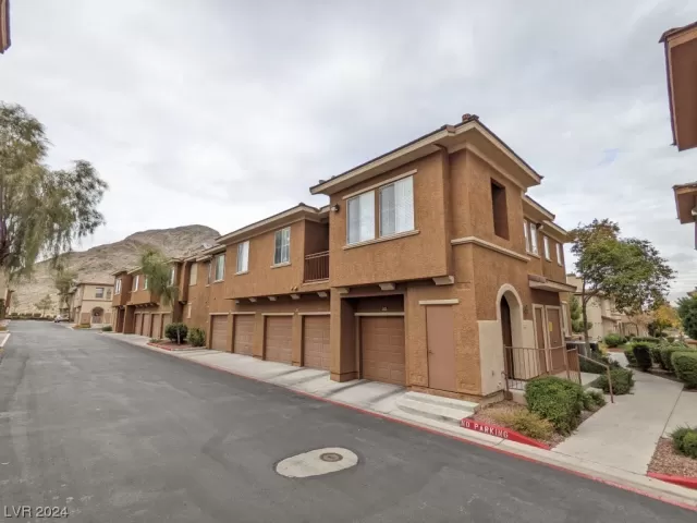 MLS: 2562417 Condo For Sale