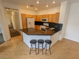 Photo #6: 2562417 Listing