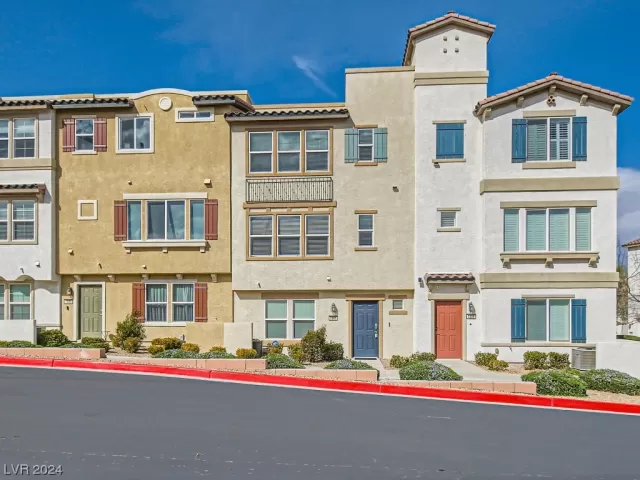 MLS: 2562426 Condo For Sale