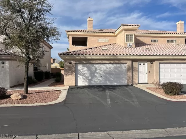 MLS: 2562466 Condo For Sale